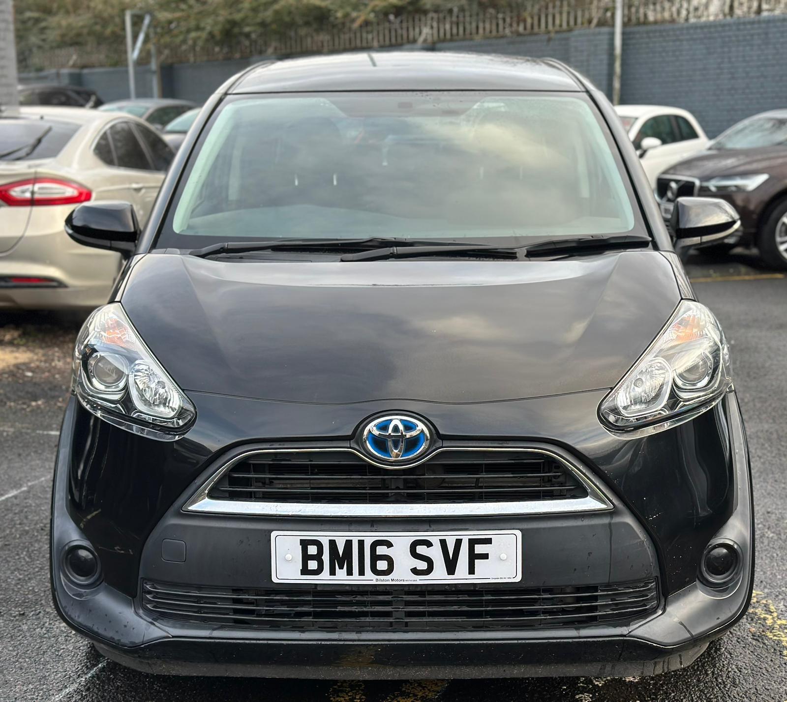 Toyota Sienta - Hybrid 1.5 VVhT CVT 5dr Image